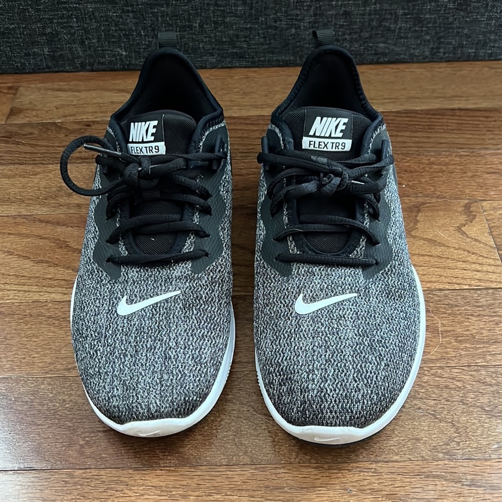 Women’s Nike Flex TR9 Black & White Size 7.5 - Picture 2 of 8